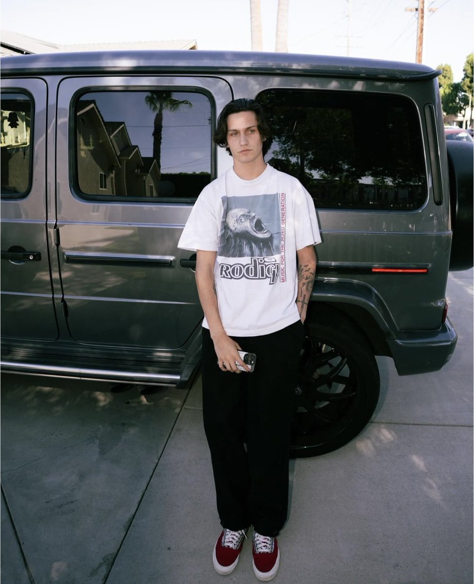 Lisa65853277's tweet image. Just him, his ride, and endless possibilities :) 🚗✨ #CoolVibes #RideAndShine #Huddy