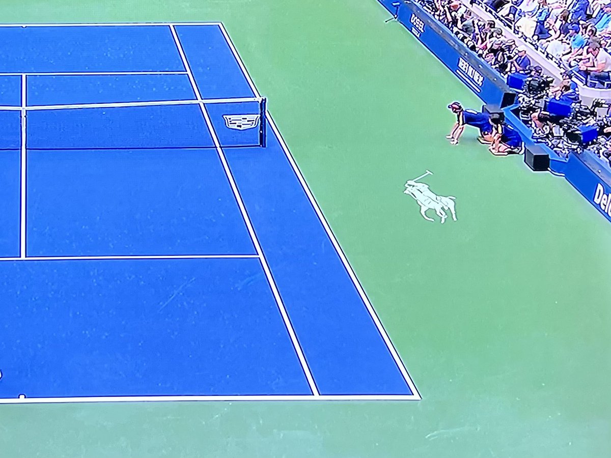 WennerGatta's tweet photo. Durante la #USOpenFinal cambia lo sponsor sul campo ogni set
#VirtualAdvertising
#UsOpen
#sinnerfritz https://t.co/REPYSvv3mR