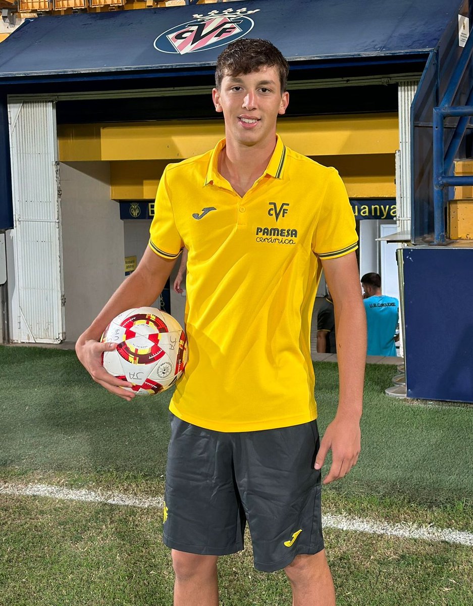 Nació en Murcia, lleva más de una década en la Cantera Grogueta y hoy ha marcado un 'hat-trick' con el Juvenil en División de Honor.

¡Te lo mereces, Hugo! ⚽⚽⚽