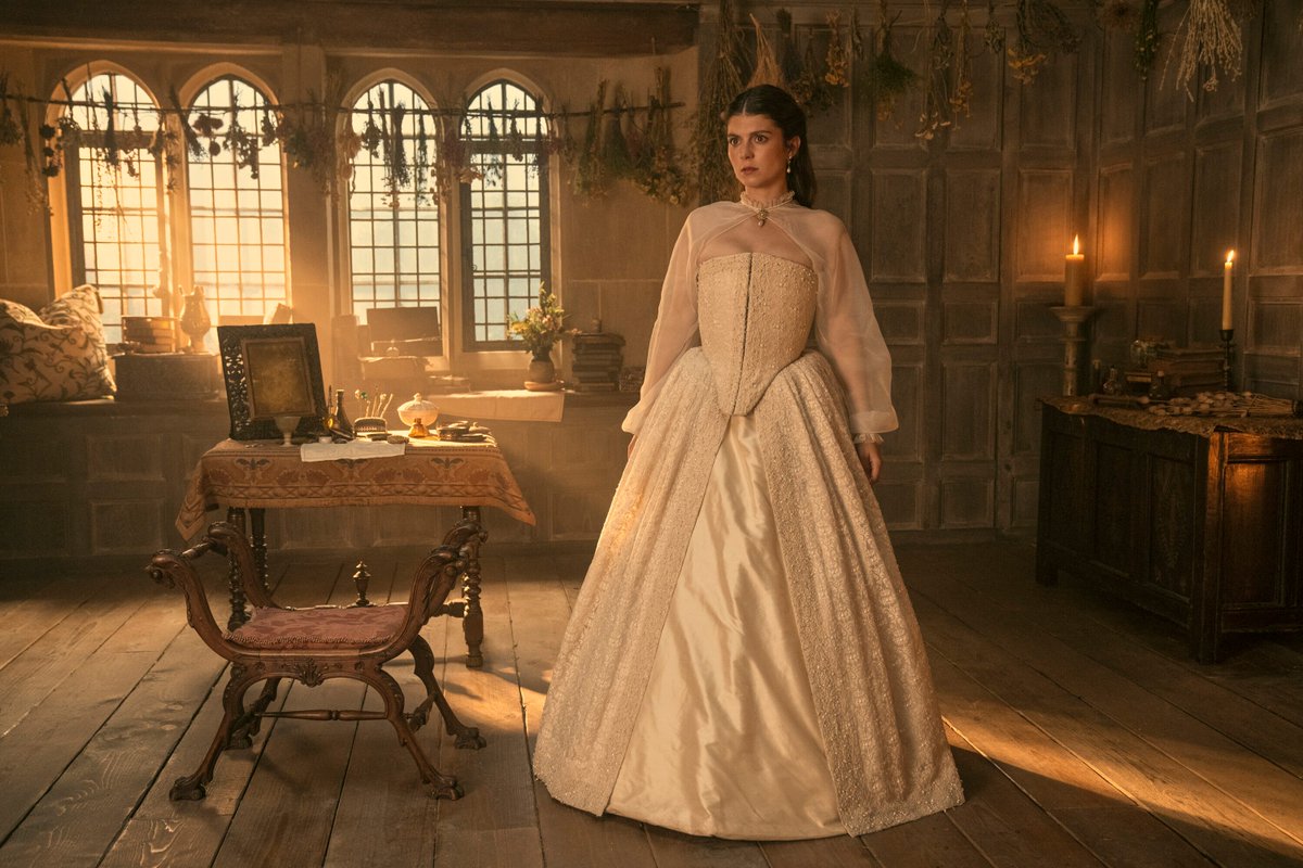jhyperfixates's tweet photo. Jane's wedding dress is made up of thousands of tiny handsewn on pearls. #BessTheFirst #MyLadyJane #SaveMyLadyJane
@PrimeVideo, @AmazonMGMStudio @Savemyladyjane https://t.co/y0OiWMr3OY