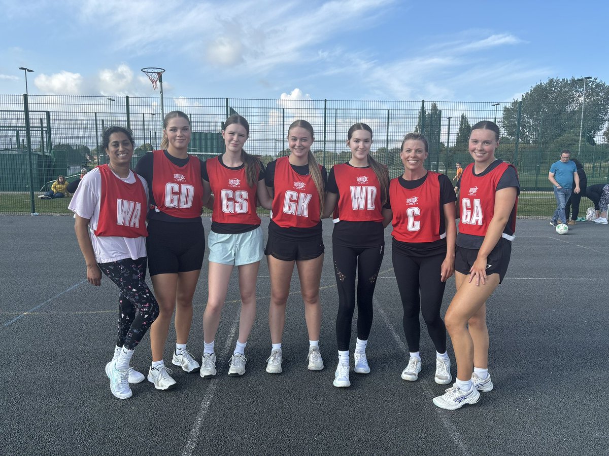 Well done to Diamonds who were undefeated in the Stuart Hilton Tournament today! Thank you to Reckitts for hosting and well done to all the teams 🥇<a href="/HymersSport/">Hymers College Sport</a> <a href="/wykecollegePE/">WykeCollege PE&Sport</a>