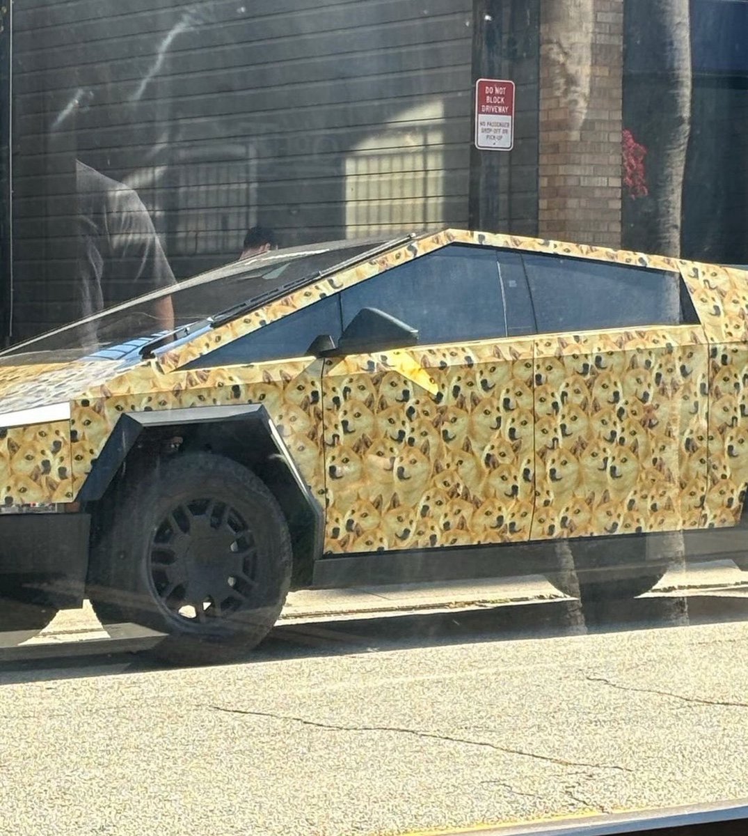 tweetmyinbox's tweet image. The competition is fierce but I think we have a clubhouse leader for worst Tesla CyberTruck ClusterFuck wrap.

$TSLAQ 
Ht @rincewind.run