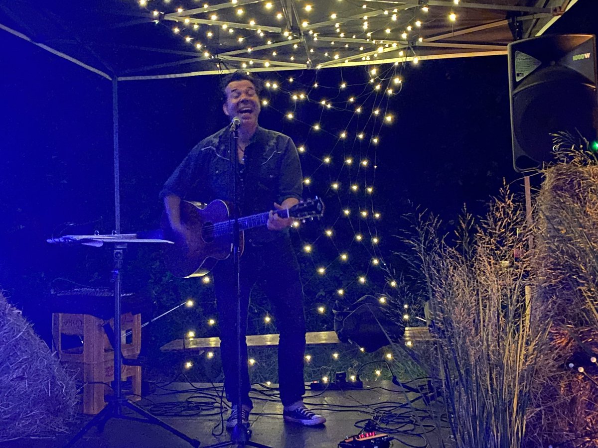 Wonderful gig last night in my hometown. Played for a bunch of old friends and made some new ones.