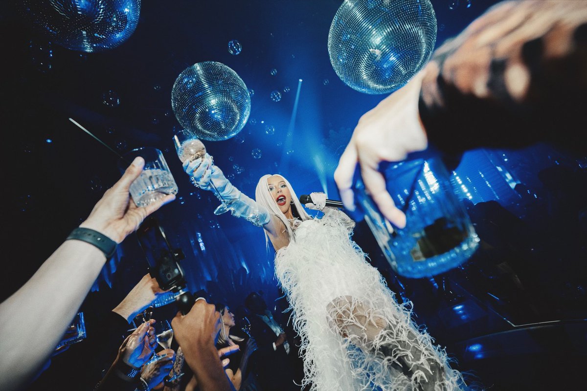Christina Aguilera tweet media