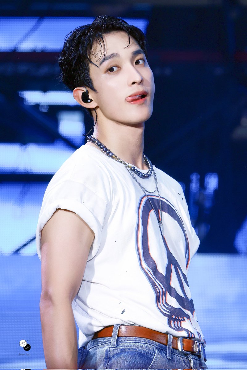 240908 LOLLAPALOOZA Berlin HD 
섹시.......
#SEVENTEEN #세븐틴 
#DK #도겸 #ドギョム
<a href="/pledis_17/">세븐틴(SEVENTEEN)</a>