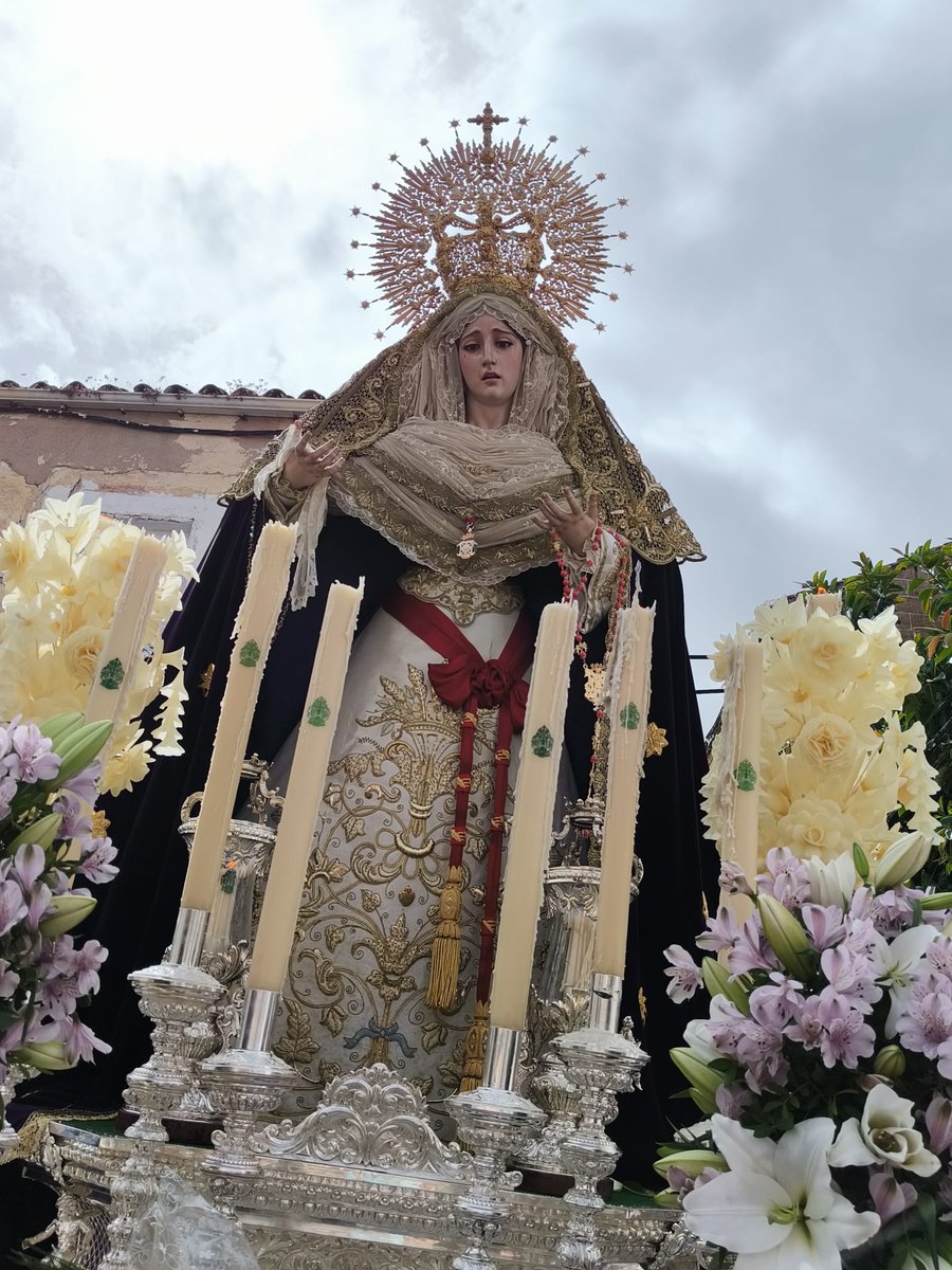 Algunos de los momentos vividos hoy en el Rosario de La Aurora de Ntra Sra de Gracia.
Día que ya queda para la historia de Nuestra Hermandad por la visita a la parroquia de San José y el paso por la calle que lleva su nombre.

#oracionygracia