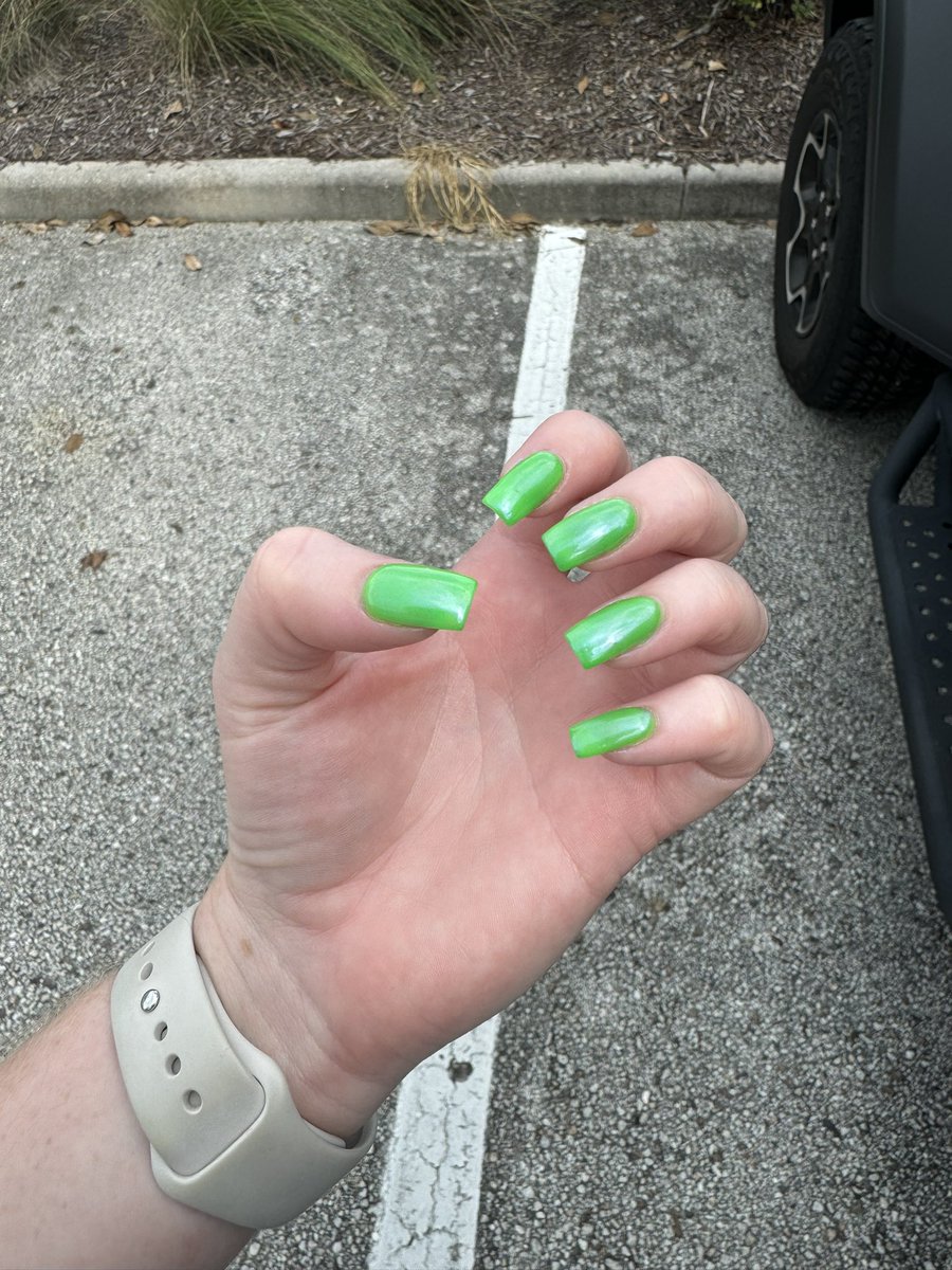 VickiDisaster's tweet image. The. Nails.