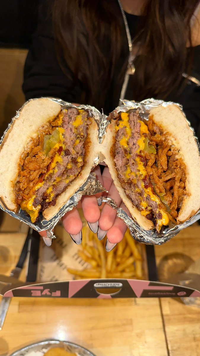 Lula y rama del día de hoy. Así es el interior, hermosas. Cremosidad pura. Obvio cada uno comió su creación 

tienen que probarla 🫣