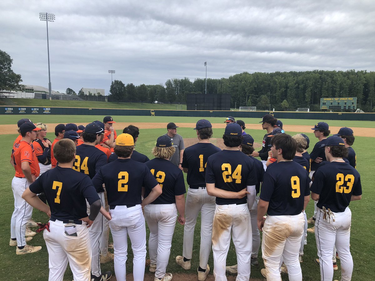 Thank you <a href="/shawncamppitch/">Shawn Camp</a> and the entire <a href="/MasonBaseball/">George Mason Baseball</a> staff for a great weekend of baseball. We enjoyed the workouts, games, tour, and the chance to speak with, and hear from, the coaching staff. #Grit

<a href="/twinterstein7/">Tommy Winterstein</a> <a href="/deweydirtball/">Evan Duhon</a>
