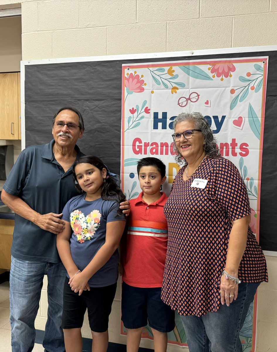 Grandparents breakfast hosted by our wonderful PTA! <a href="/TAMEZKIMBERLY/">kimberly tamez</a> <a href="/MandyMunoz22/">Amanda Munoz</a>