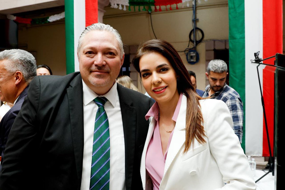 LauHaro's tweet photo. En Atotonilco el Alto, Jalisco, hay obra pública, servicios de calidad y desarrollo comunitario, porque ahí se hacen las cosas como se deben, con buen gobierno.

Muy contenta de asistir al Tercer Informe de Gobierno de nuestro alcalde y próximo Diputado priista, Aurelio Fonseca. https://t.co/jPlmtp6rai