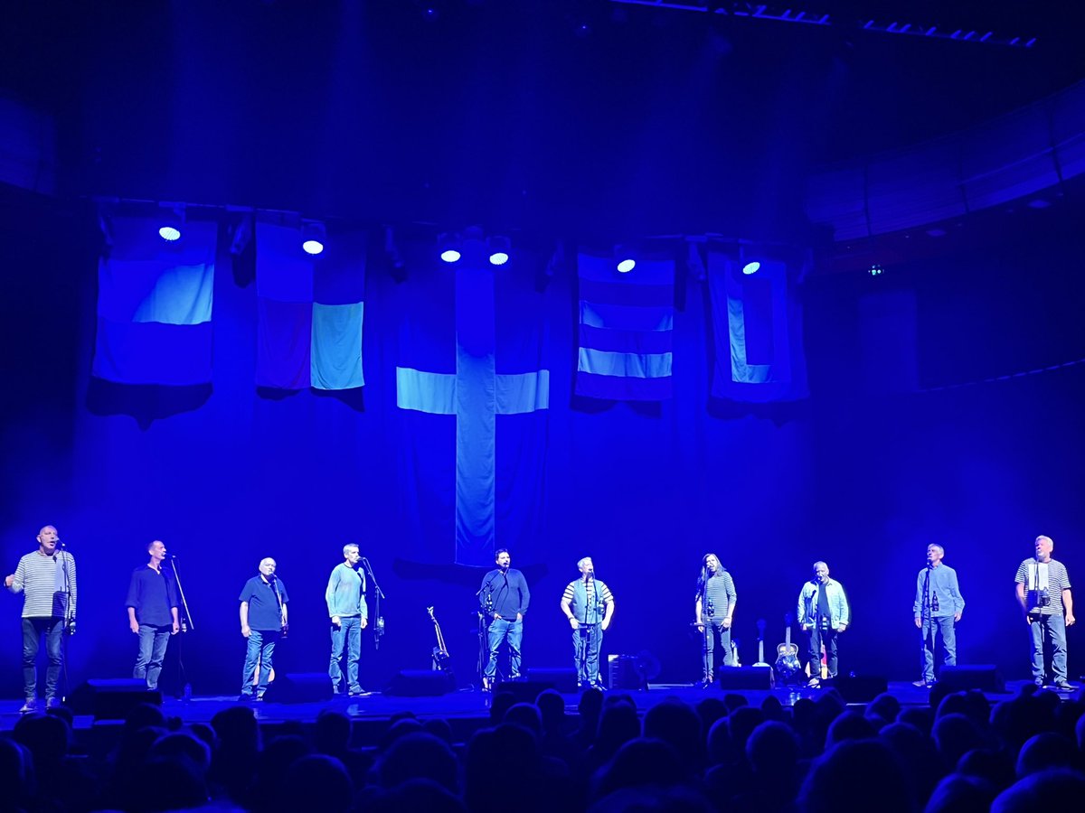 WilmotGary's tweet photo. What a fantastic show tonight, thanks to @Fishy_Friends wonderful show at @glasshouseicm Great music and tales from Cornwall 🎣 https://t.co/Q19jc3VlKy