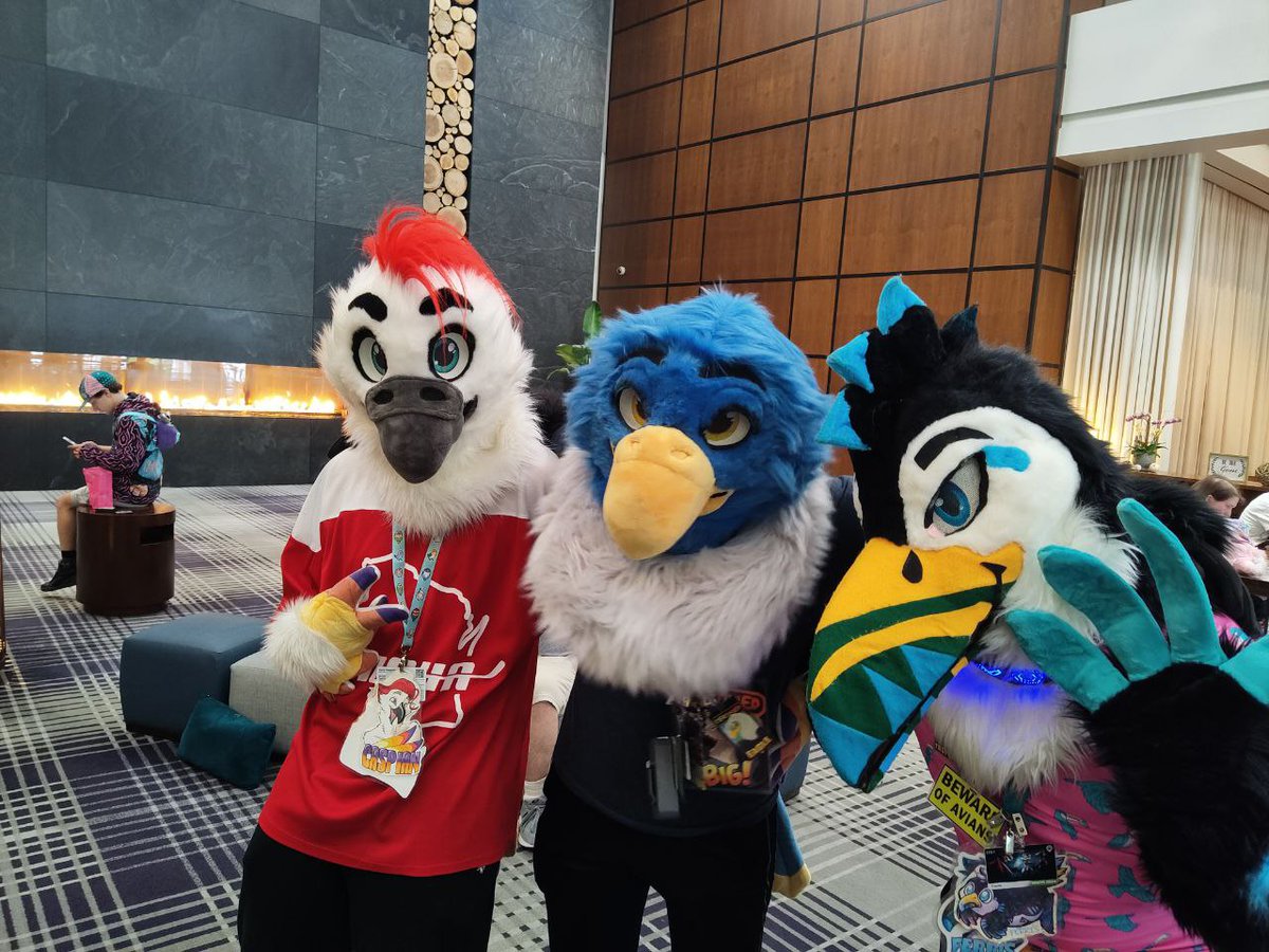 Happy #FursuitFriday from your favorite banana beaked birb here at Furry Migration!!