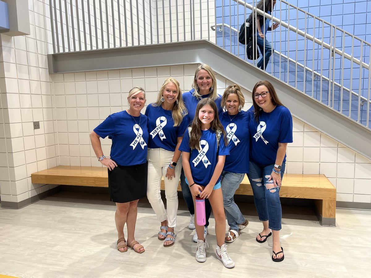 Berlin MS showing our support for Matt Bush, family, and #14! 💙🩵🐻🩵💙 Olentangy is Community