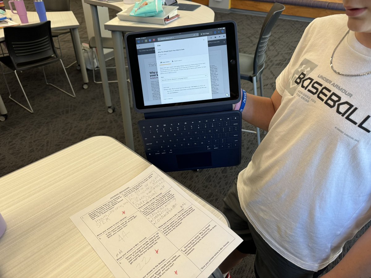 Database Smackdown! Mrs. Honnold’s 8th grade Foods classes had a friendly competition in the library today as they practiced using databases. #StallionsEngage #readtowrite