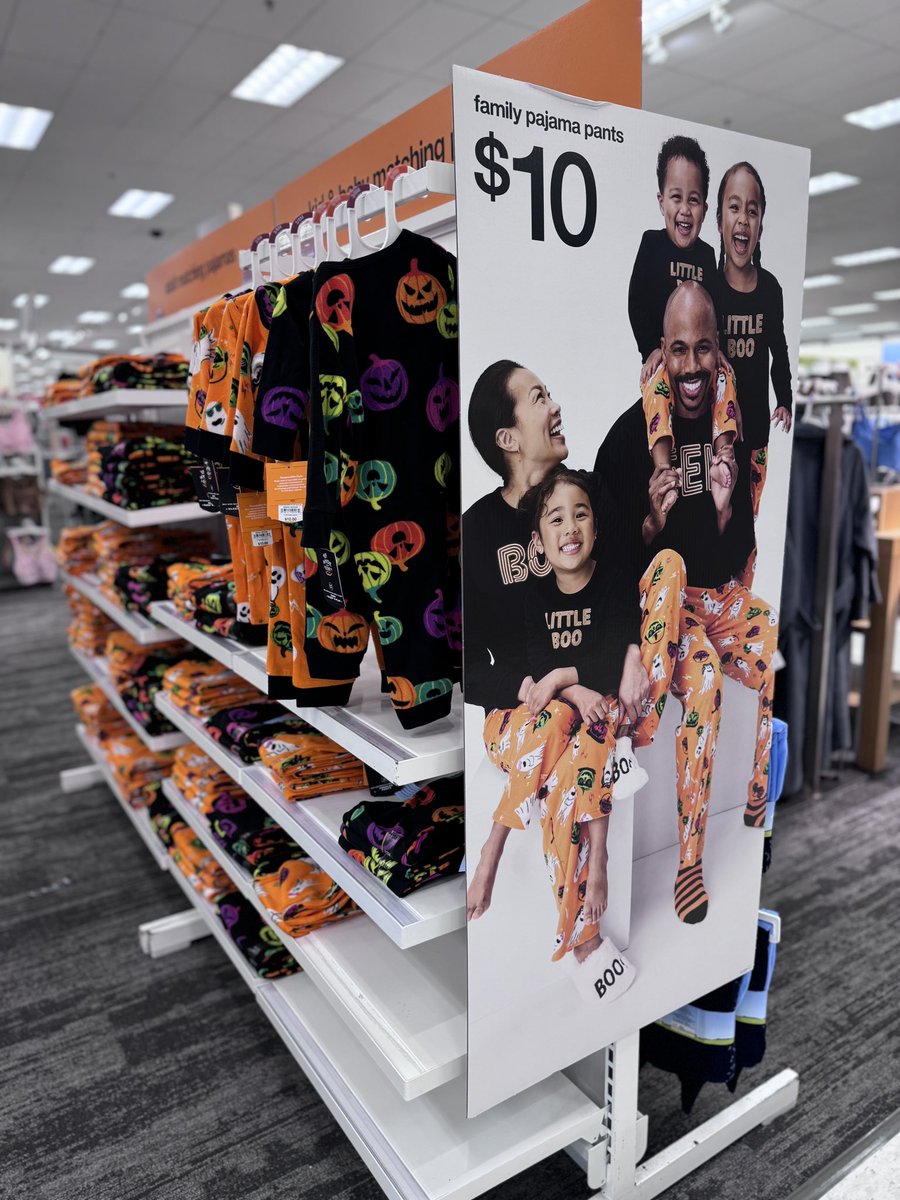 LindsayTarget's tweet image. Getting “Lewis Season” ready ✅
#Target #Pumpkin #Halloween2024