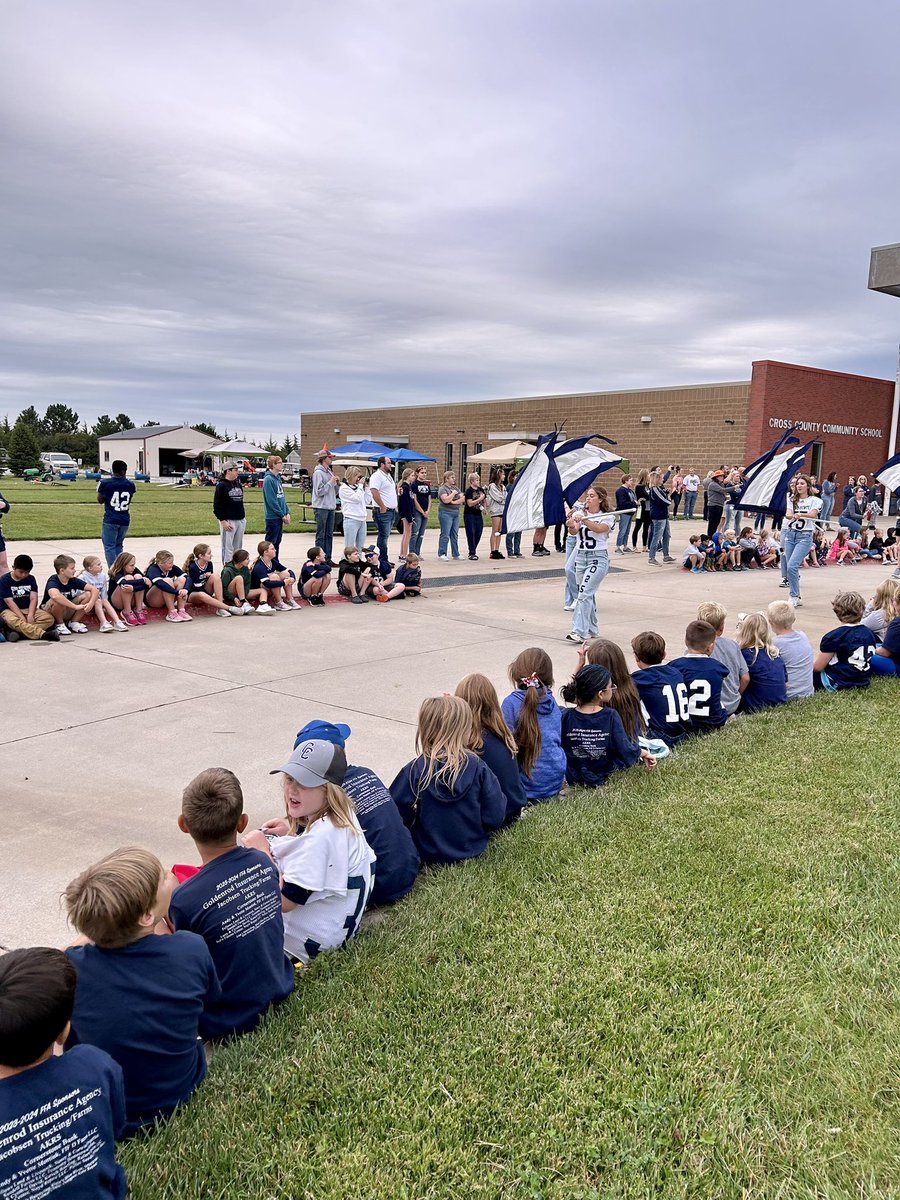 Rachelbranting3's tweet photo. Homecoming 2024! 💙🐾 Always such a fun day at @CrossCounty1! https://t.co/c8LxHWbcix