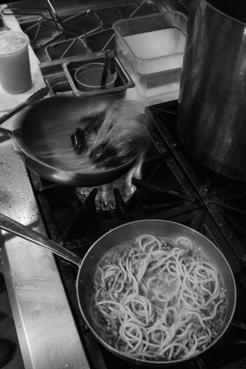 iFranG's tweet photo. Fun in the kitchen 📸 https://t.co/Q5z0NVIb6e