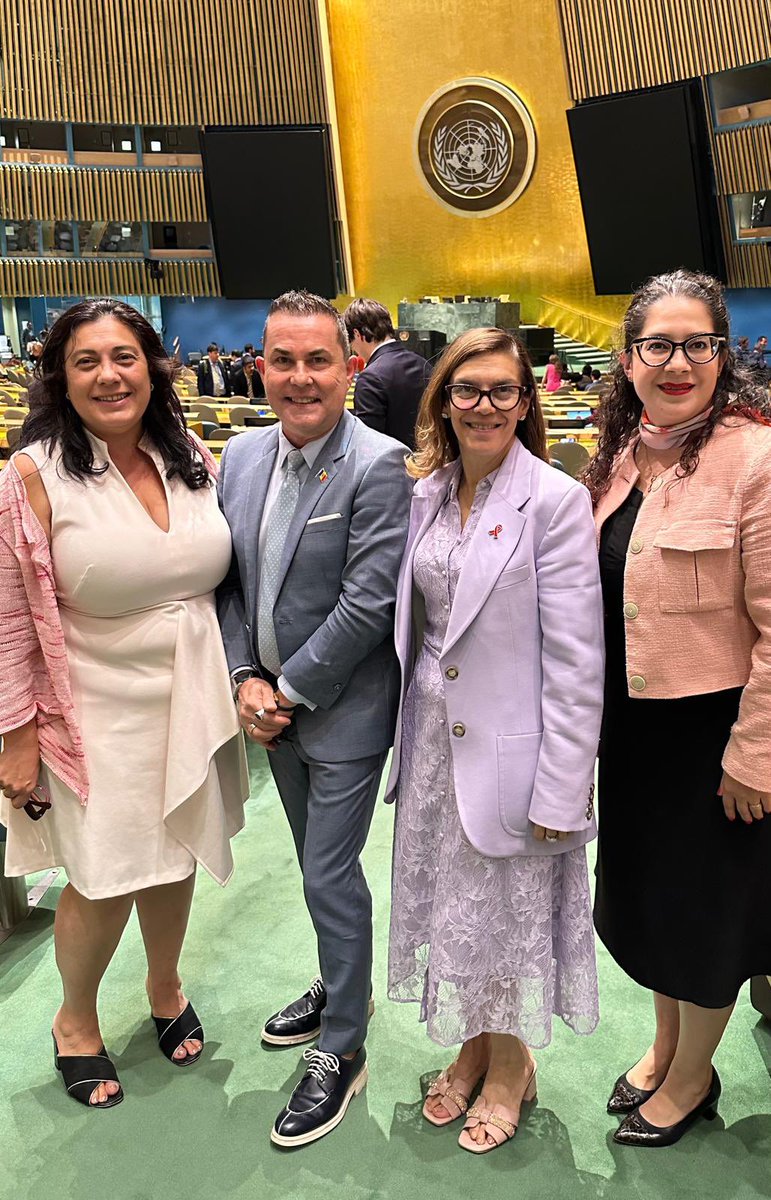 LuxembourgUN's tweet image. Le #Luxembourg est fier de s’être porté coauteur de la résolution sur le #multilinguisme adoptée aujourd’hui par l’Assemblée générale. Le multilinguisme est une valeur fondamentale de l’@ONU_fr. Gracias &amp;amp; merci à l’Andorre 🇦🇩 et au Guatemala 🇬🇹 pour la facilitation exemplaire 👏🏼