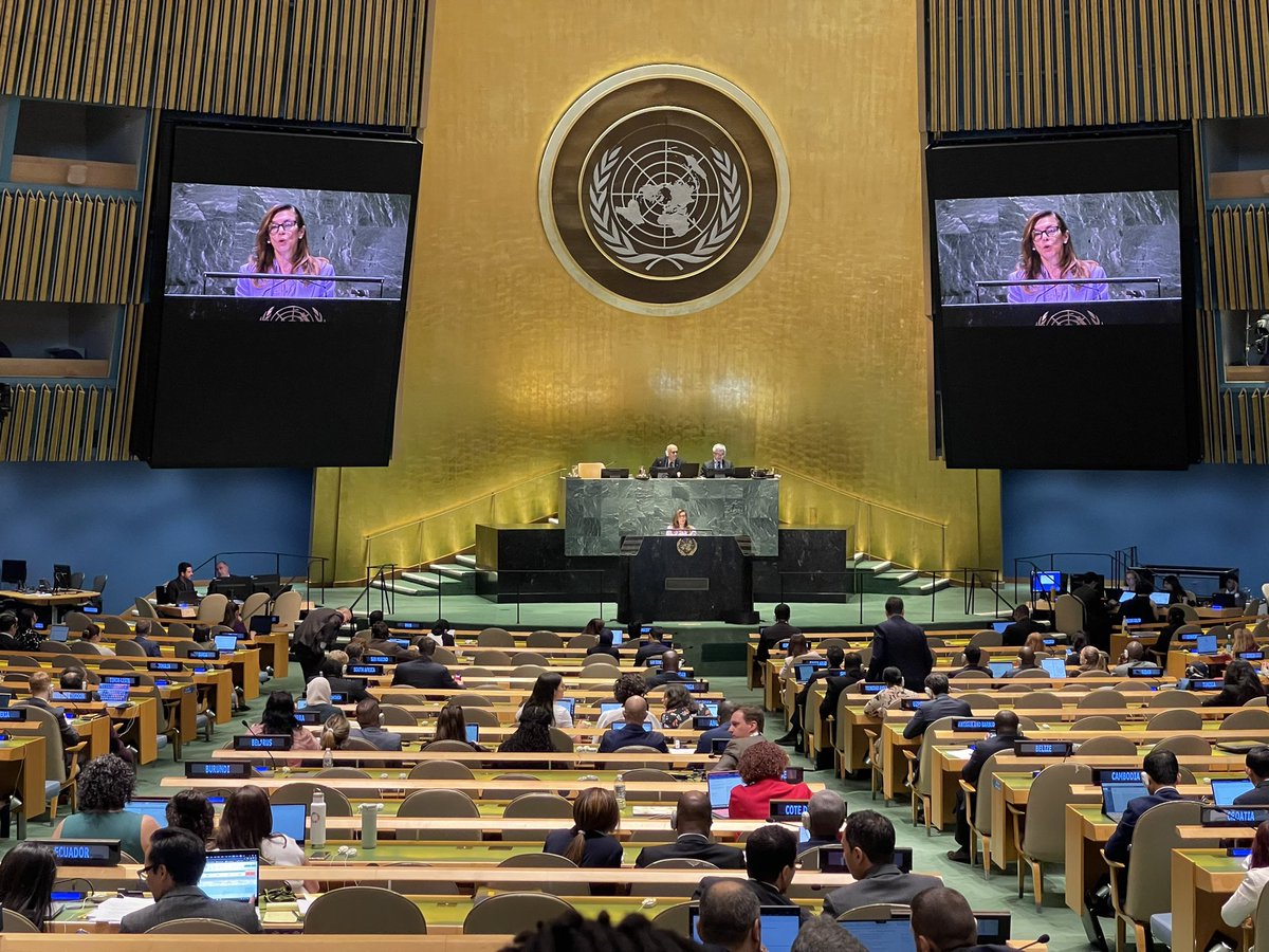 LuxembourgUN's tweet image. Le #Luxembourg est fier de s’être porté coauteur de la résolution sur le #multilinguisme adoptée aujourd’hui par l’Assemblée générale. Le multilinguisme est une valeur fondamentale de l’@ONU_fr. Gracias &amp;amp; merci à l’Andorre 🇦🇩 et au Guatemala 🇬🇹 pour la facilitation exemplaire 👏🏼