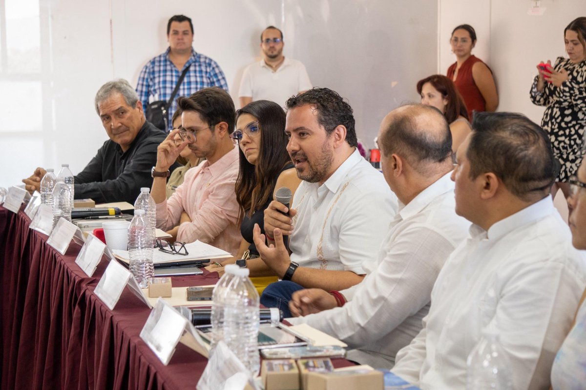 SEDATU_mx's tweet photo. #Boletín

Fortalece Sedatu gobernanza metropolitana en zona de Puerto Vallarta-Bahía de Banderas.

Autoridades de los estados de #Jalisco y #Nayarit impulsan la operación del Programa de Ordenamiento Territorial de esta metrópoli.

Entérate👉https://t.co/dQ9rOXURmX

#EnBuenPlan https://t.co/tjkZSk7TMq