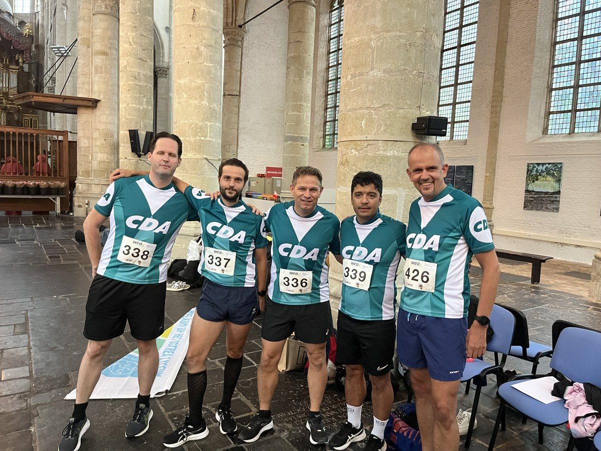 JoAnnesdeBat's tweet photo. Team CDA π.
Wea stadsloop door de binnenstad van Goes. Altijd leuk om weer mee te doen. Veel publiek, gezellig dus.
#CDA #Goes #stadsloop https://t.co/717qWKA9i7