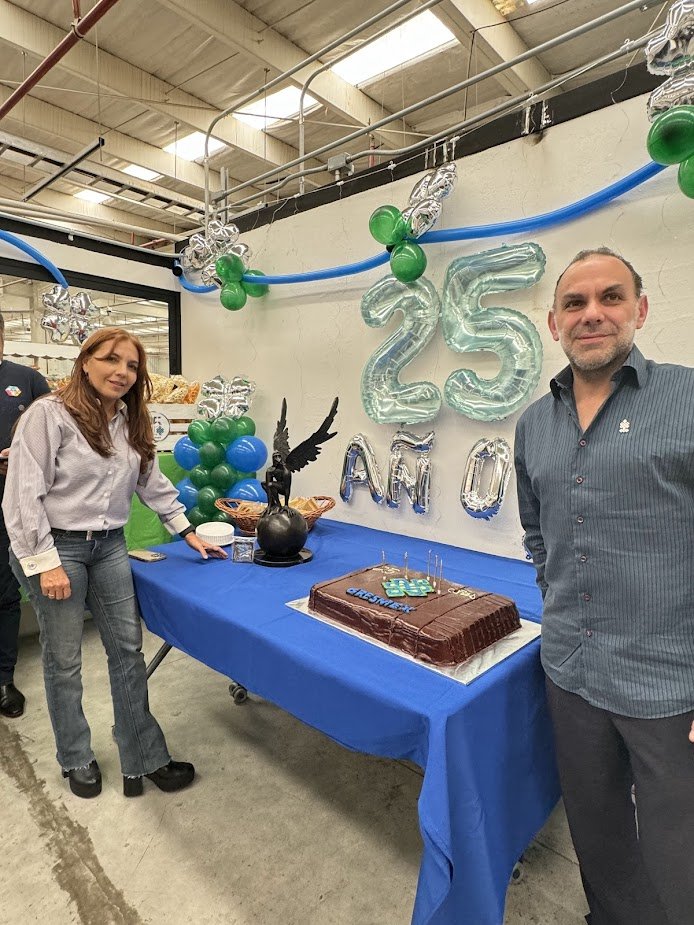 EviterMX's tweet photo. Hoy celebramos 25 años de innovación, calidad y compromiso! 🎉
Durante un cuarto de siglo, hemos trabajado para ofrecer soluciones innovadoras que mejoran la vida de nuestros clientes y el mundo que nos rodea. Gracias a nuestros colaboradores, clientes y aliados. 🥳 https://t.co/qOCM0OvDkn