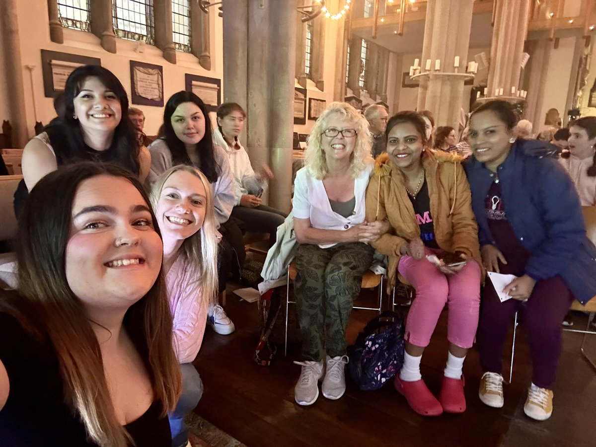 🩷 some of our young adults and students have headed to Bath this evening for a worship and prayer night!

🙌🏻Please pray that they would meet with God in miraculous ways!
