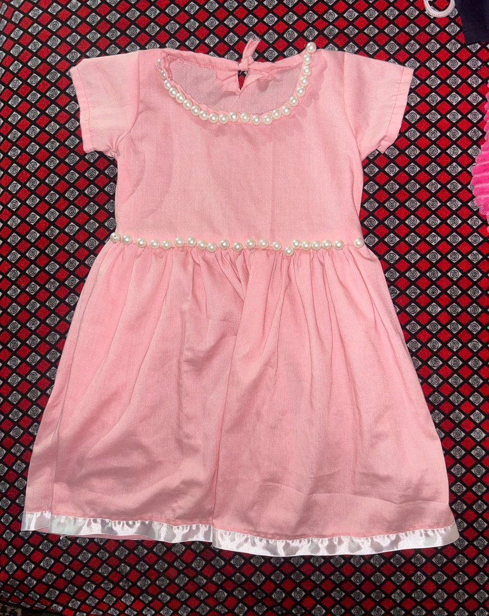 OmarHamadD's tweet photo. A little girl asked me for a dress today, so I tailored and sewed this beautiful dress for her. Sometimes, I feel that making children happy is the most beautiful thing in life, especially given the harsh conditions they live in. https://t.co/Gipkz0o8wN
