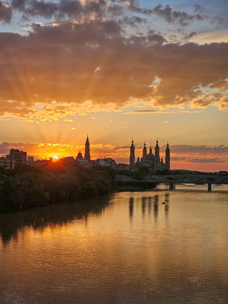 DStyleZgz's tweet photo. Atardecer de Zaragoza @aragonturismo @ZaragozaTurismo https://t.co/w2RN64yAiX