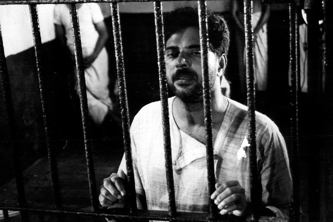 curatedbycc's tweet photo. Mammootty turns 73 today. Here are the working stills from his film Mathilukal (1990), directed by Adoor Gopalakrishnan.

Courtesy: @NFAIOfficial 

#mammootty #vaikommuhammadbasheer #mathilukal #adoorgopalakrishnan #malayalamcinema #criticscut https://t.co/0eQF3MHEUK