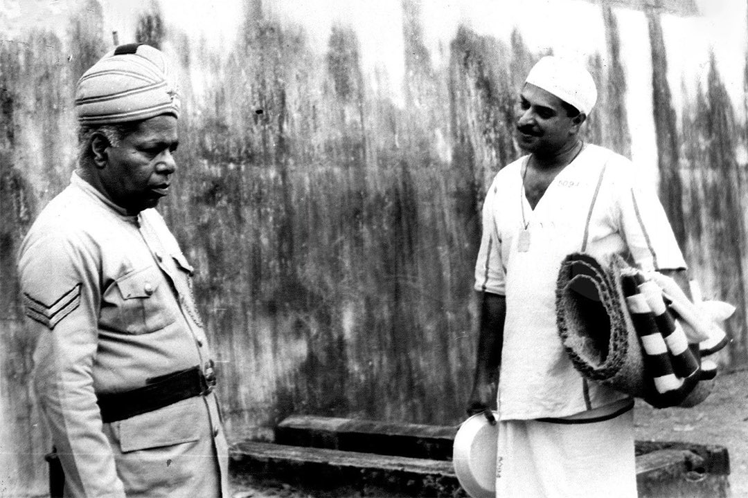 curatedbycc's tweet photo. Mammootty turns 73 today. Here are the working stills from his film Mathilukal (1990), directed by Adoor Gopalakrishnan.

Courtesy: @NFAIOfficial 

#mammootty #vaikommuhammadbasheer #mathilukal #adoorgopalakrishnan #malayalamcinema #criticscut https://t.co/0eQF3MHEUK