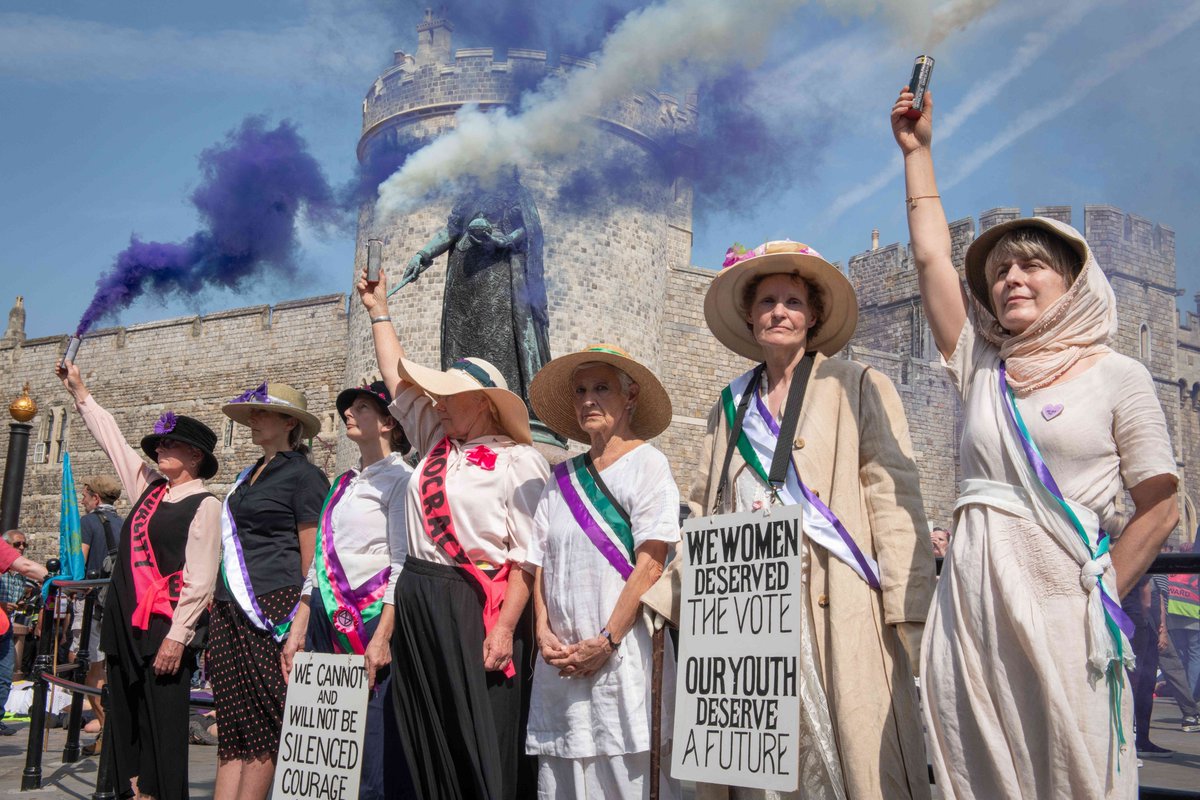 XRebellionUK's tweet image. You're being systematically failed.
You voted for change, for a new govt, but where yet are the green shoots of the better world that's so urgently needed?
We will not be silenced. Our youth deserve a future.

Support #XRUK NOW! - your donation matched!
⏩ xrb.link/SA21UnK7k