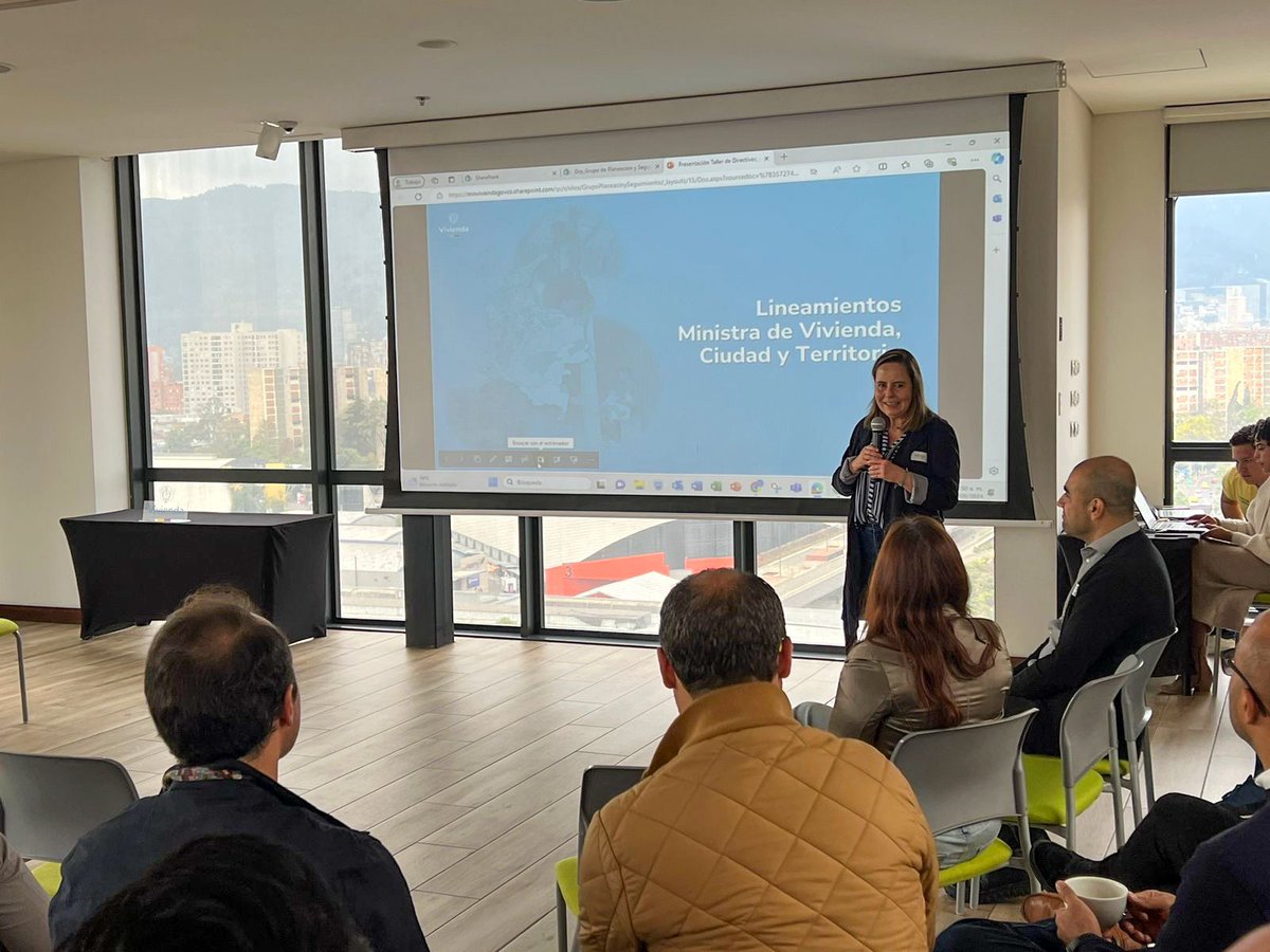 HelgaMaRivasAr's tweet photo. En el Taller de Planeación Estratégica, con el equipo de @Minvivienda, alineamos la hoja de ruta para avanzar en la implementación del Plan Nacional de Desarrollo. A través del fortalecimiento institucional, potenciamos las capacidades de nuestros grupos de valor e interés. https://t.co/e7cWYMJ81U