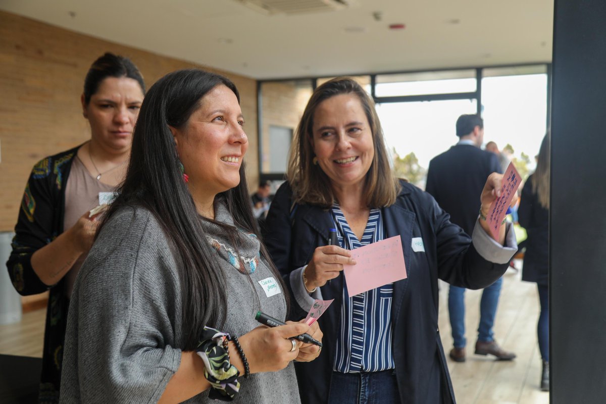 HelgaMaRivasAr's tweet photo. En el Taller de Planeación Estratégica, con el equipo de @Minvivienda, alineamos la hoja de ruta para avanzar en la implementación del Plan Nacional de Desarrollo. A través del fortalecimiento institucional, potenciamos las capacidades de nuestros grupos de valor e interés. https://t.co/e7cWYMJ81U