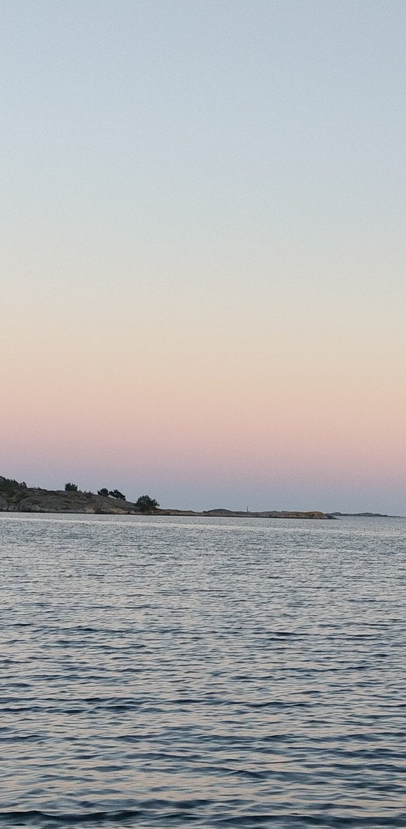 herttailmanen's tweet photo. #suomensaaristo tarjoaa syyskuussa parastaan. Siellä taivaanrannassa se majakkakin siintää #bengtskär 
Tästä on hyvä laskeutua viikonloppuun. https://t.co/Plq1DzDpIx