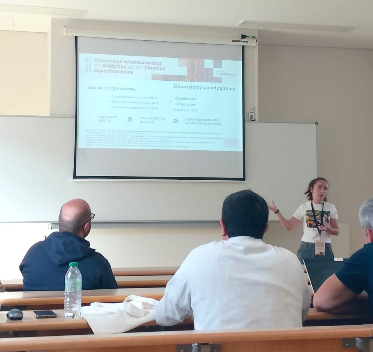 Presentando la iniciativa “Dinosaurios en el aula” en los @31edce de Burgos. Muchas gracias por la acogida! 🦖🤹🏻‍♀️
#31EDCE <a href="/ApiceDce/">APICE DCE</a>