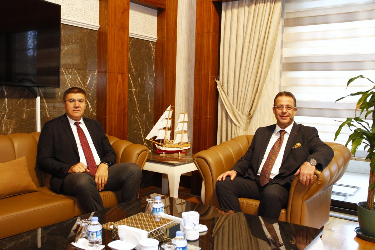 SemihEkercin's tweet photo. Mehmet Akif Ersoy Üniversitesi Rektörü Prof. Dr. Sayın Hüseyin DALGAR'A  nazik ziyaretleri için teşekkür ederim. https://t.co/EXVXRGVHPm