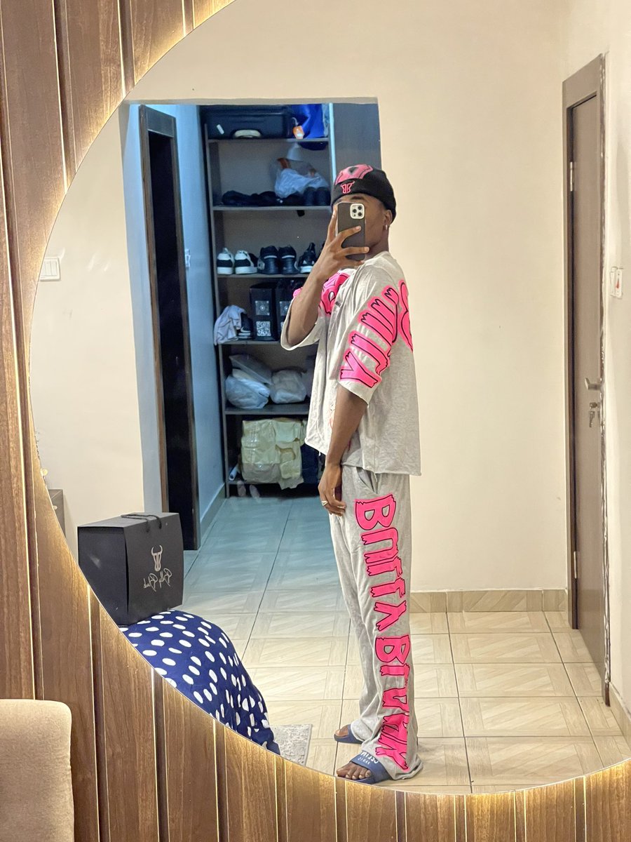 iam_asio's tweet photo. @davido just one small pr from you I don blow my idolo 😩😩come rock my brand 😩😩🙏🙏🙏 trying to create a name for myself https://t.co/tDB1Xs59ql