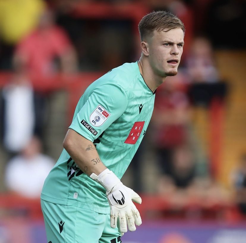 QPR keeper Murphy Cooper wearing our SUPREMO PRO II whiteout gloves in action for his new loan side Stevenage in EFL League 1. SUPREMO PRO II has internal latex for improved fit &amp; pro level 4mm AQUA FORMULA GRIP for excellent performance in all conditions ho-soccer.co.uk/product/515149/