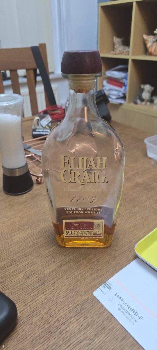 alipuk's tweet photo. The sippin' whiskeys out! https://t.co/S0lGrARPZ4
