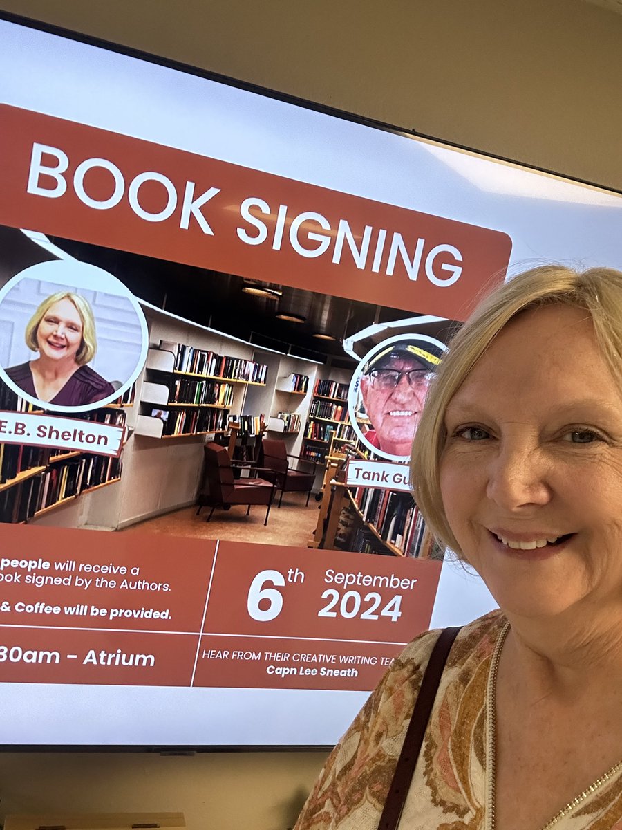 I love book signings! 📚❤️📚