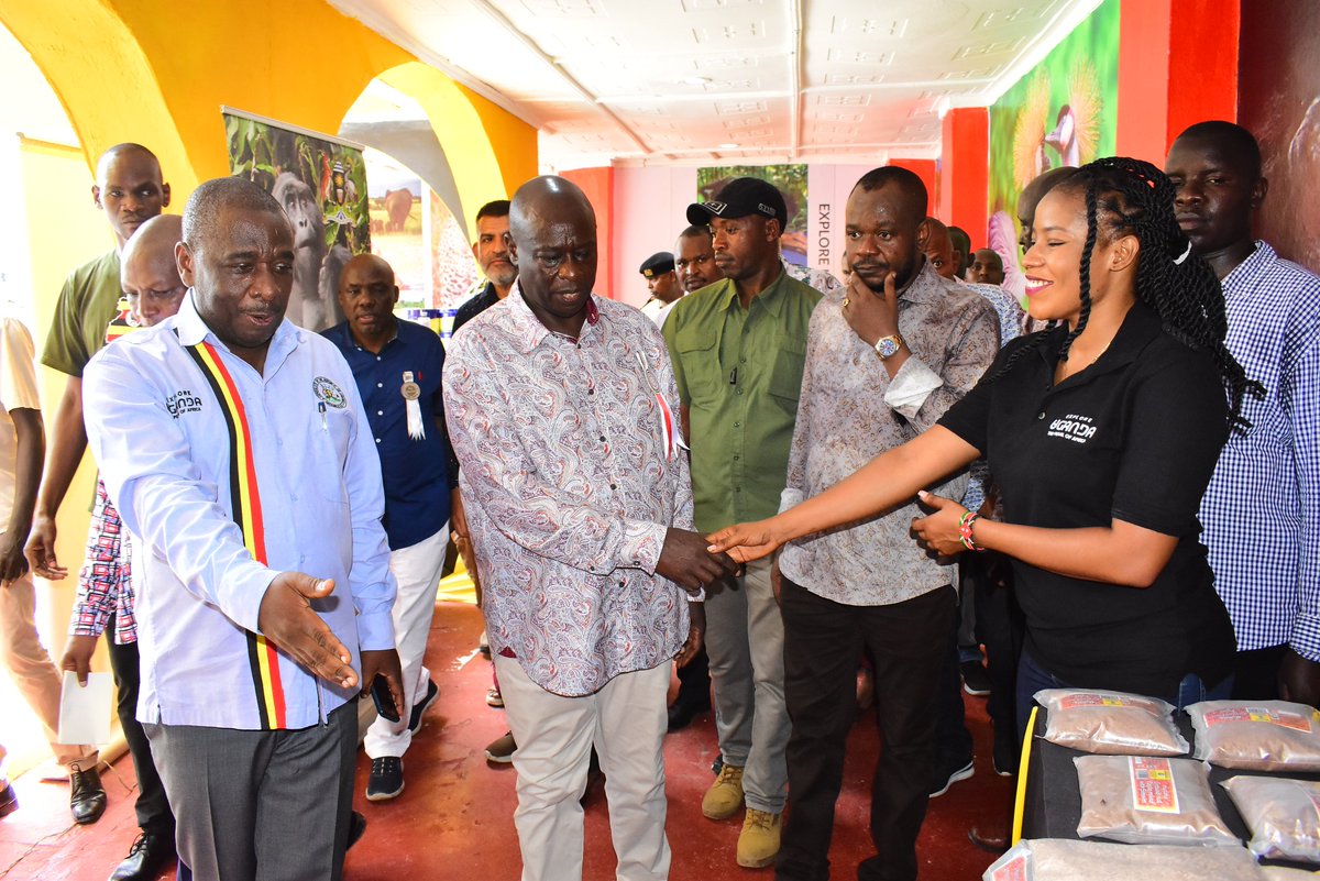 sispqueen's tweet image. Meeting the Deputy President, took me back when I was 3yrs when I met the late President Moi and he said hello totoo🤗.  Same scenario different decades. #ExploreUganda