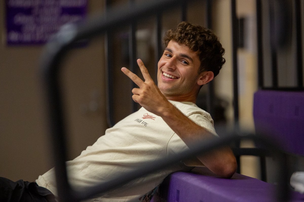 ✌️🏐

The boys out supporting <a href="/Tommievball/">St. Thomas Volleyball</a> 

#RollToms