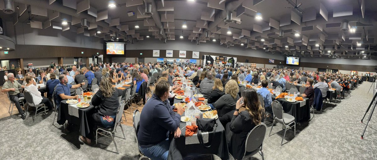 What. A. Night. 
.
THANK YOU to everyone who made the sold out event for the Evening of Champions such a wonderful evening! 
.
More photos and videos to come! 
.
#BorderCityBuilt