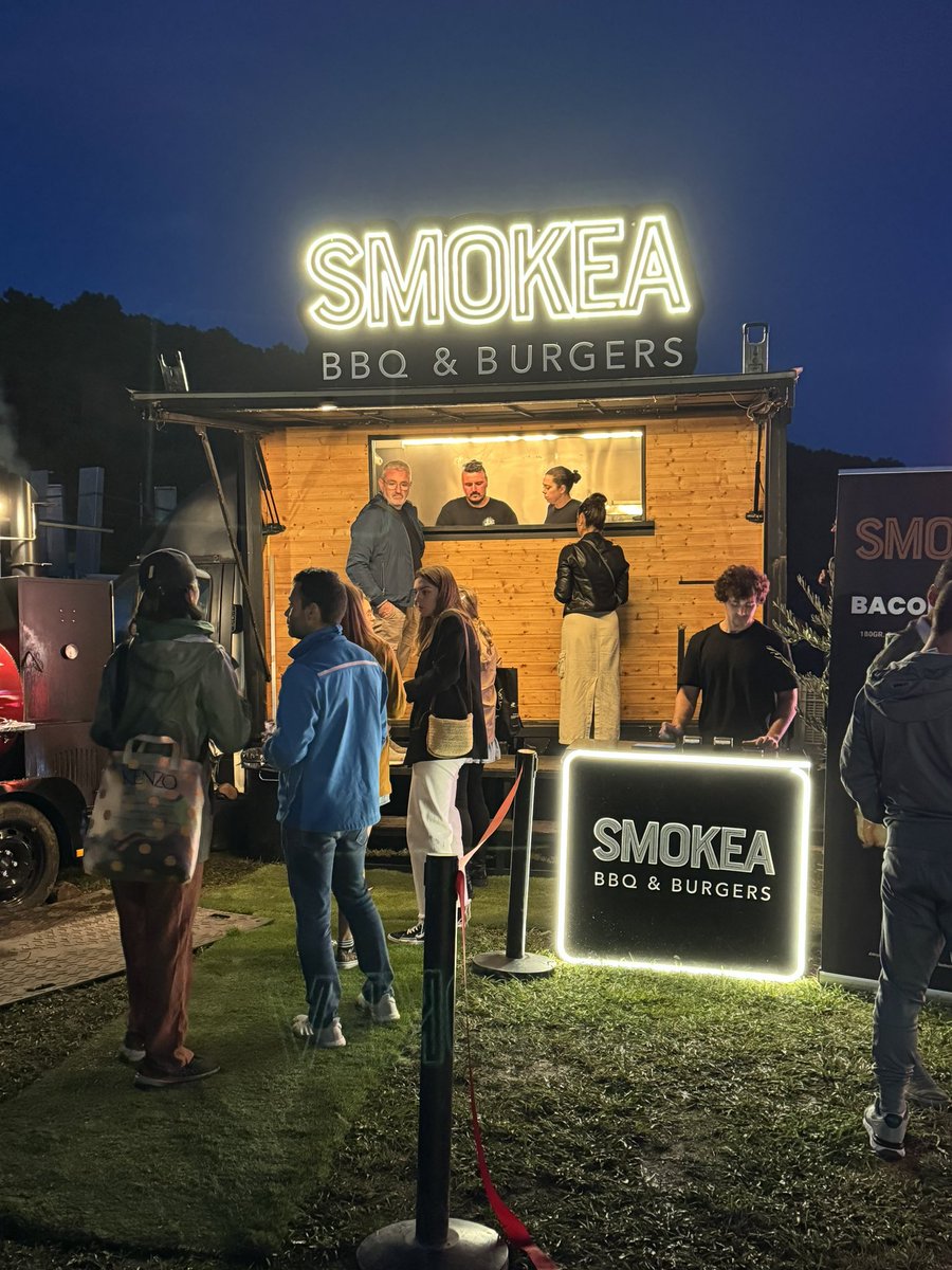 súper orgullosa del trabajo de <a href="/LuDoSs_ttv/">LuDoSs</a> que además gracias a su curro pude ir al negrita 🥹 hoy por fin se ven los resultados en la champions burguer de Santander 🙌🏻