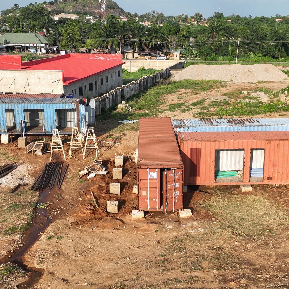 Anmutdevelopers's tweet photo. Exciting progress at Innovation Park, located at Igbatoro Rd, Akure! We're building eco-friendly infrastructures with innovative designs for a future-forward innovation hub. Stay tuned!
#anmutdevelopers #rbd #rbddistrict #constructionsite #innovation #hub #akure #ondostate https://t.co/zHDTD7tVCQ