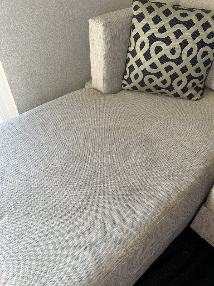 mcnarrys's tweet image. More “cleanliness” at @HiltonHotels #filth &amp;amp; best of all you have to request your room to be cleaned! 🤮 Is this what #hilton has become?