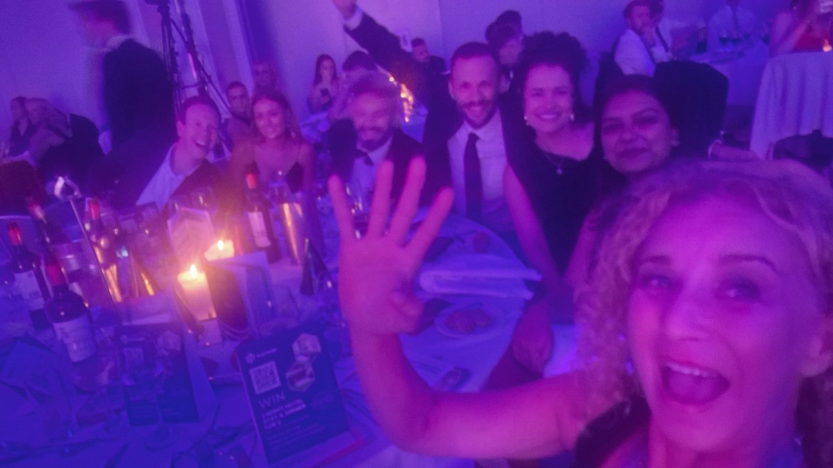 #DMA2024 We're here and we're drinking and cheering on all the winners! #whitepress