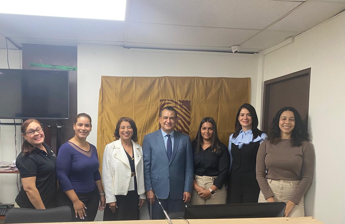 La comisión de la #JCE en Puerto Rico 🇵🇷 integrada por el #Pdte <a href="/RomnJquez/">Román Andrés Jáquez Liranzo</a>, la miembro titular del Pleno, Dolores Fernández y la directora de la Unidad Administrativa de la Presidencia, Anyernis Peña...⬇️